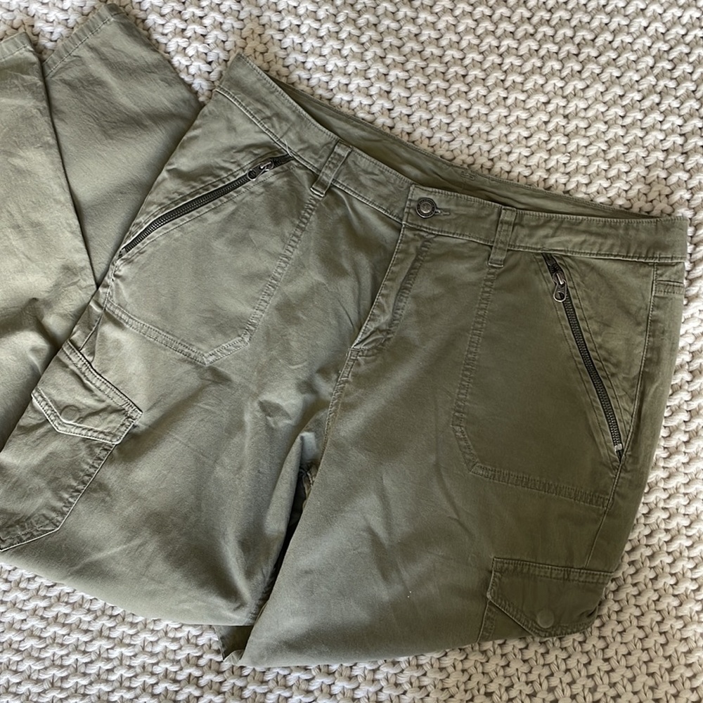 Patagonia Hiking / Cargo Pants — Green — Women’s size 12